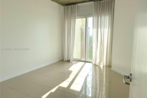 Condo in Miami, Florida, 2 bedrooms  № 2002891 - photo 21