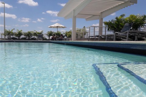 Condo in Miami, Florida, 2 bedrooms  № 2002891 - photo 26