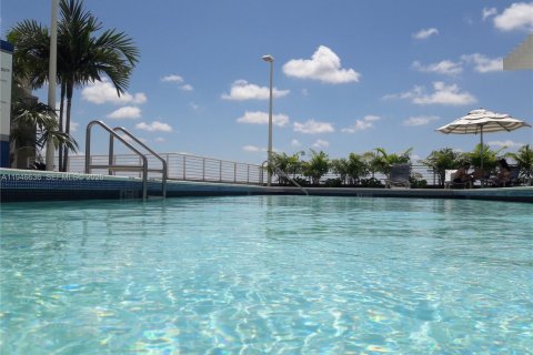 Condo in Miami, Florida, 2 bedrooms  № 2002891 - photo 27