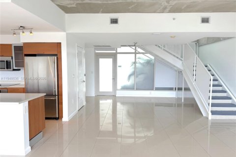 Condo in Miami, Florida, 2 bedrooms  № 2002891 - photo 8