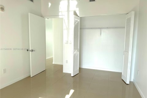 Condo in Miami, Florida, 2 bedrooms  № 2002891 - photo 20