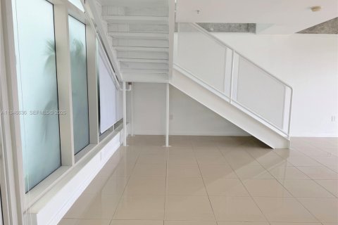 Condo in Miami, Florida, 2 bedrooms  № 2002891 - photo 4