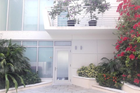 Condo in Miami, Florida, 2 bedrooms  № 2002891