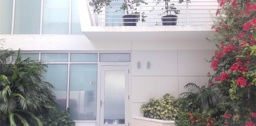 Condo in Miami, Florida, 2 bedrooms  № 2002891