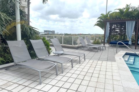 Condo in Miami, Florida, 2 bedrooms  № 2002891 - photo 29