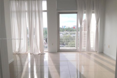 Condo in Miami, Florida, 2 bedrooms  № 2002891 - photo 24