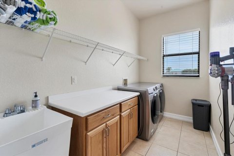 House in Punta Gorda, Florida 4 bedrooms, 229 sq.m. № 2298932 - photo 25