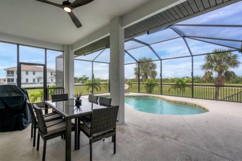 House in Punta Gorda, Florida 4 bedrooms, 229 sq.m. № 2298932 - photo 29
