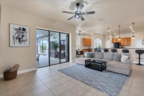 House in Punta Gorda, Florida 4 bedrooms, 229 sq.m. № 2298932 - photo 3