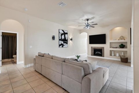 House in Punta Gorda, Florida 4 bedrooms, 229 sq.m. № 2298932 - photo 5
