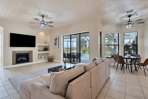 House in Punta Gorda, Florida 4 bedrooms, 229 sq.m. № 2298932 - photo 4