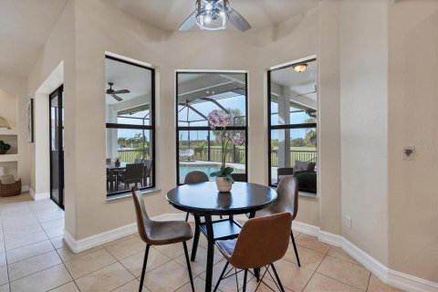 House in Punta Gorda, Florida 4 bedrooms, 229 sq.m. № 2298932 - photo 13