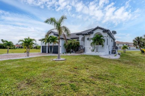 Casa en Punta Gorda, Florida 4 dormitorios, 229 m2 № 2298932