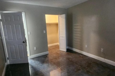 Apartamento en alquiler en Miami, Florida, 1 dormitorio, 696.4 m2 № 1991499 - foto 8