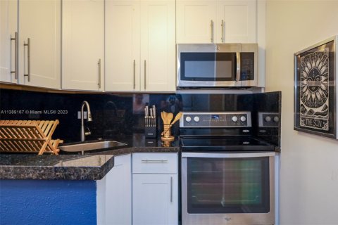 Condominio en alquiler en North Bay Village, Florida, 41.25 m2 № 1979752 - foto 14