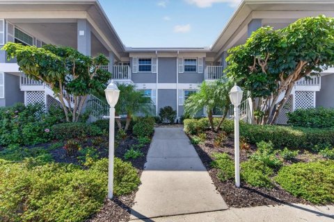 Condo in Bradenton, Florida, 2 bedrooms  № 2214460 - photo 8