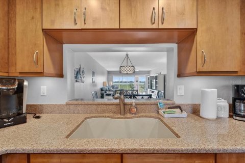 Condo in Bradenton, Florida, 2 bedrooms  № 2214460 - photo 22