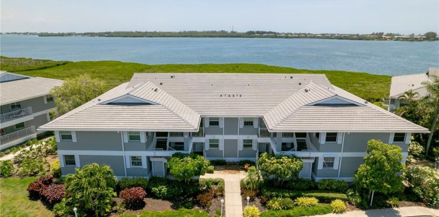 Condo in Bradenton, Florida, 2 bedrooms  № 2214460