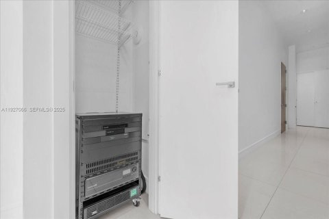 Condominio en venta en Aventura, Florida, 2 dormitorios, 130.06 m2 № 1986184 - foto 9