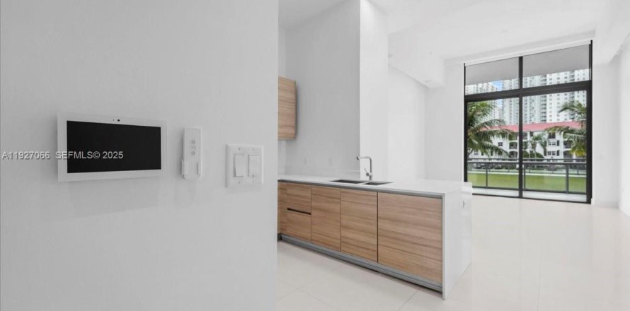 Condominio en Aventura, Florida, 2 dormitorios № 1986184