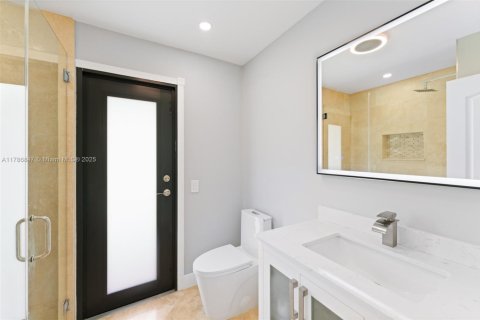 House in Miami, Florida 4 bedrooms, 223.24 sq.m. № 1705112 - photo 23