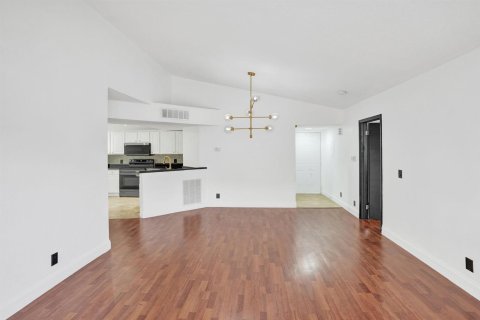 Copropriété à louer à Coral Springs, Floride: 3 chambres, 108.32 m2 № 2386997 - photo 2