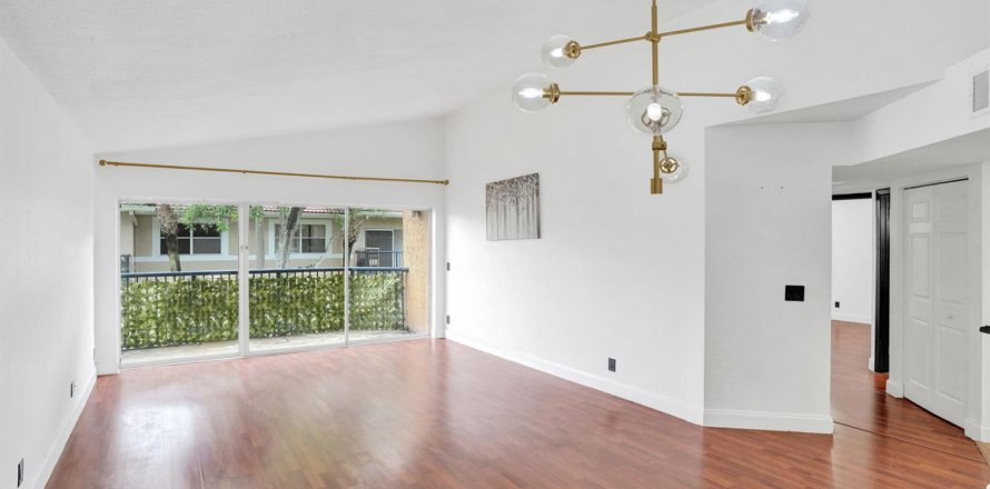 Condo à Coral Springs, Floride, 3 chambres  № 2386997