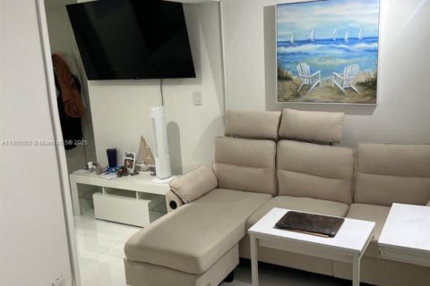 Снять в аренду кондоминиум в Санни-Айлс-Бич, Флорида 1 спальня, 210.42м2, № 1956799 - фото 5