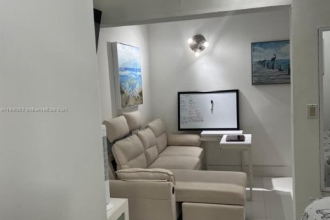 Снять в аренду кондоминиум в Санни-Айлс-Бич, Флорида 1 спальня, 210.42м2, № 1956799 - фото 3