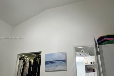 Снять в аренду кондоминиум в Санни-Айлс-Бич, Флорида 1 спальня, 210.42м2, № 1956799 - фото 2