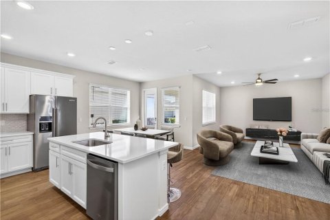 Casa en venta en Orlando, Florida, 3 dormitorios, 203.55 m2 № 2151093 - foto 2