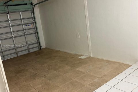 House in Miami, Florida 3 bedrooms, 175.68 sq.m. № 1790665 - photo 17