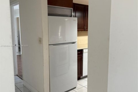 House in Miami, Florida 3 bedrooms, 175.68 sq.m. № 1790665 - photo 8