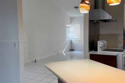 House in Miami, Florida 3 bedrooms, 175.68 sq.m. № 1790665 - photo 4