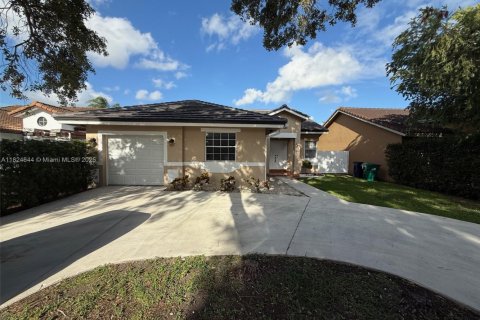 House in Miami, Florida 3 bedrooms, 175.68 sq.m. № 1790665 - photo 1