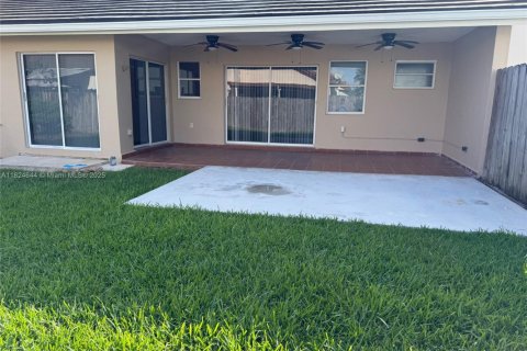 House in Miami, Florida 3 bedrooms, 175.68 sq.m. № 1790665 - photo 19