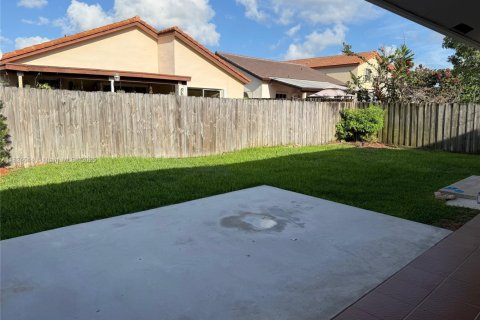House in Miami, Florida 3 bedrooms, 175.68 sq.m. № 1790665 - photo 18