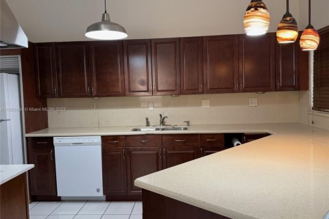 House in Miami, Florida 3 bedrooms, 175.68 sq.m. № 1790665 - photo 6