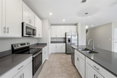 Casa en venta en Davenport, Florida, 6 dormitorios, 242.85 m2 № 2167371 - foto 2