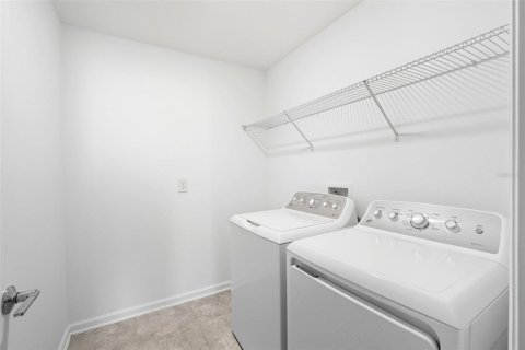 Casa en venta en Davenport, Florida, 6 dormitorios, 242.85 m2 № 2167371 - foto 19