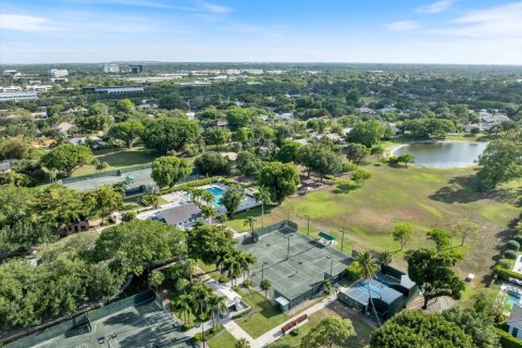 House in Boca Raton, Florida 4 bedrooms, 384.24 sq.m. № 1215998 - photo 1