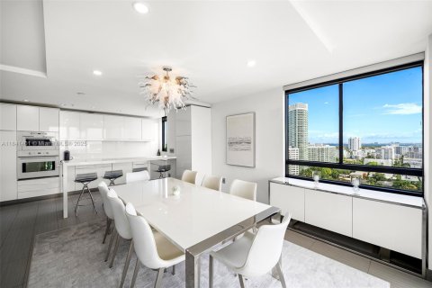 Condo in Miami Beach, Florida, 3 bedrooms  № 1887617 - photo 19
