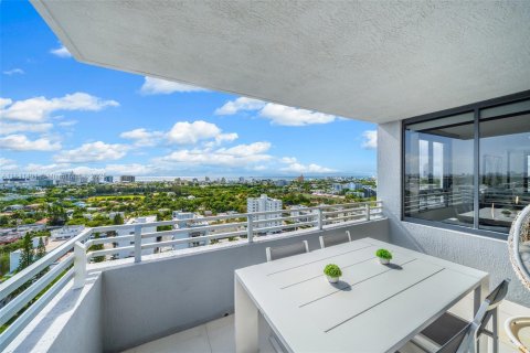 Condo in Miami Beach, Florida, 3 bedrooms  № 1887617 - photo 28