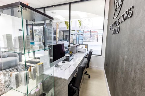 Propiedad comercial en venta en Miami, Florida № 1952782 - foto 23