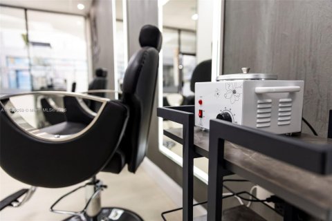 Propiedad comercial en venta en Miami, Florida № 1952782 - foto 3