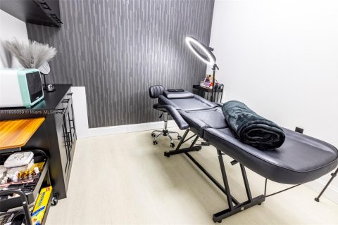 Propiedad comercial en venta en Miami, Florida № 1952782 - foto 27