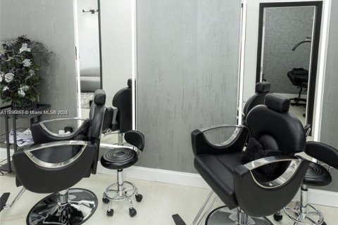Propiedad comercial en venta en Miami, Florida № 1952782 - foto 4