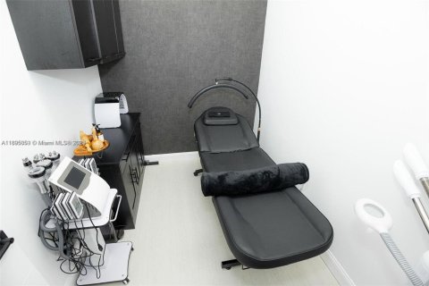 Propiedad comercial en venta en Miami, Florida № 1952782 - foto 15
