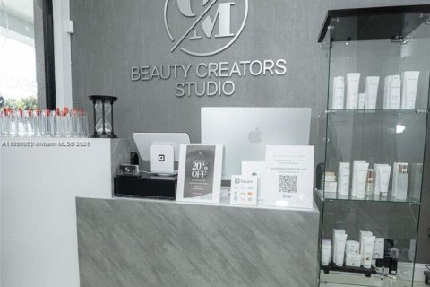 Propiedad comercial en venta en Miami, Florida № 1952782 - foto 2