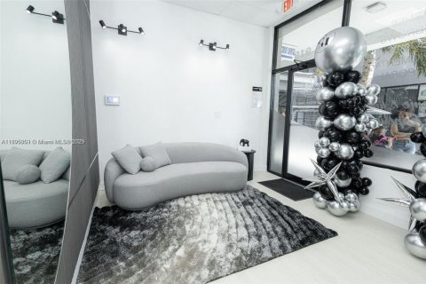Propiedad comercial en venta en Miami, Florida № 1952782 - foto 6